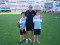 Diego Jimenez con los regalos1