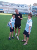 Diego Jimenez con los regalos2